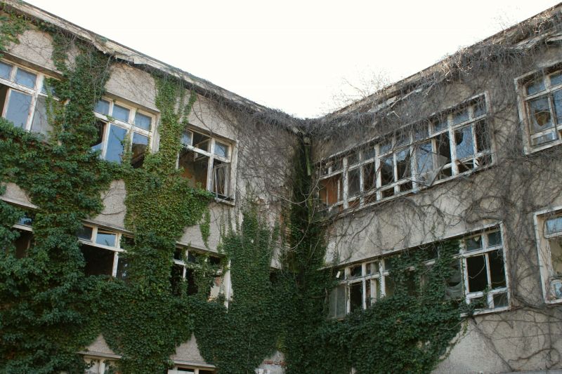 Разходка из зловещите коридори на Немската болница (снимки и видео) - E-Burgas.com